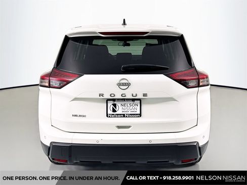 Used 2024 Nissan Rogue S FWD image 6