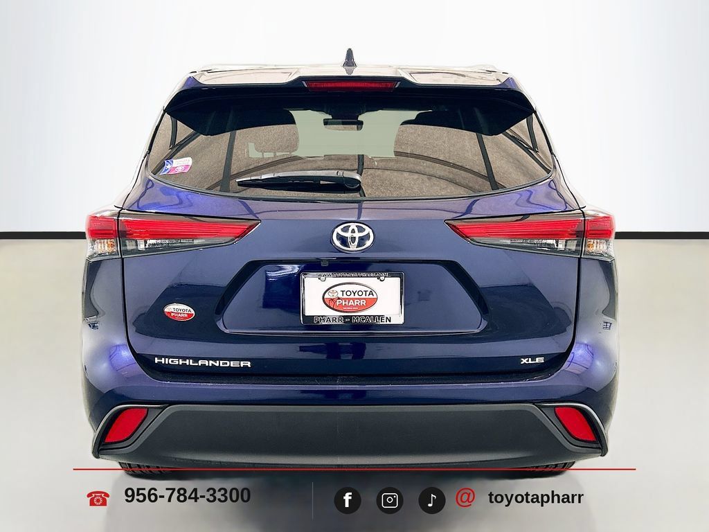 Used 2023 Toyota Highlander XLE FWD image 6