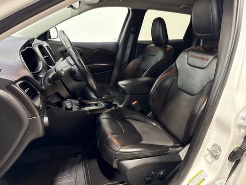 Used 2019 Jeep Cherokee Trailhawk AWD/4WD image 22