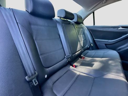 Used 2012 Volkswagen Jetta SE FWD image 13