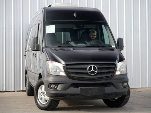 Used 2018 Mercedes-Benz Sprinter 2500 image 4