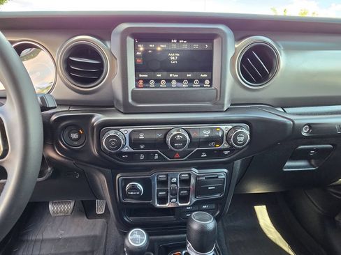 Used 2023 Jeep Wrangler Unlimited Sport AWD/4WD image 21