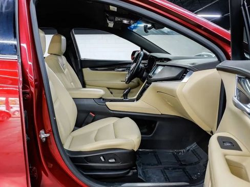 Used 2018 Cadillac XT5 FWD image 38