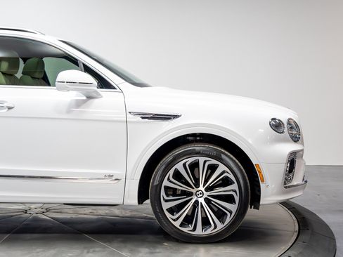 Used 2021 Bentley Bentayga V8 First Edition w/ First Edition Specification image 22