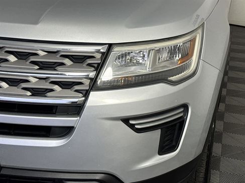 Used 2018 Ford Explorer XLT image 9