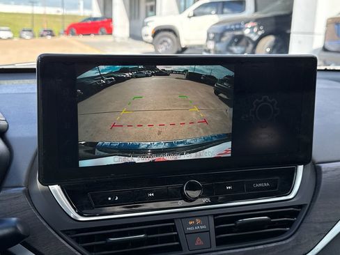 Used 2023 Nissan Altima 2.5 SV w/ SV Premium Package image 22