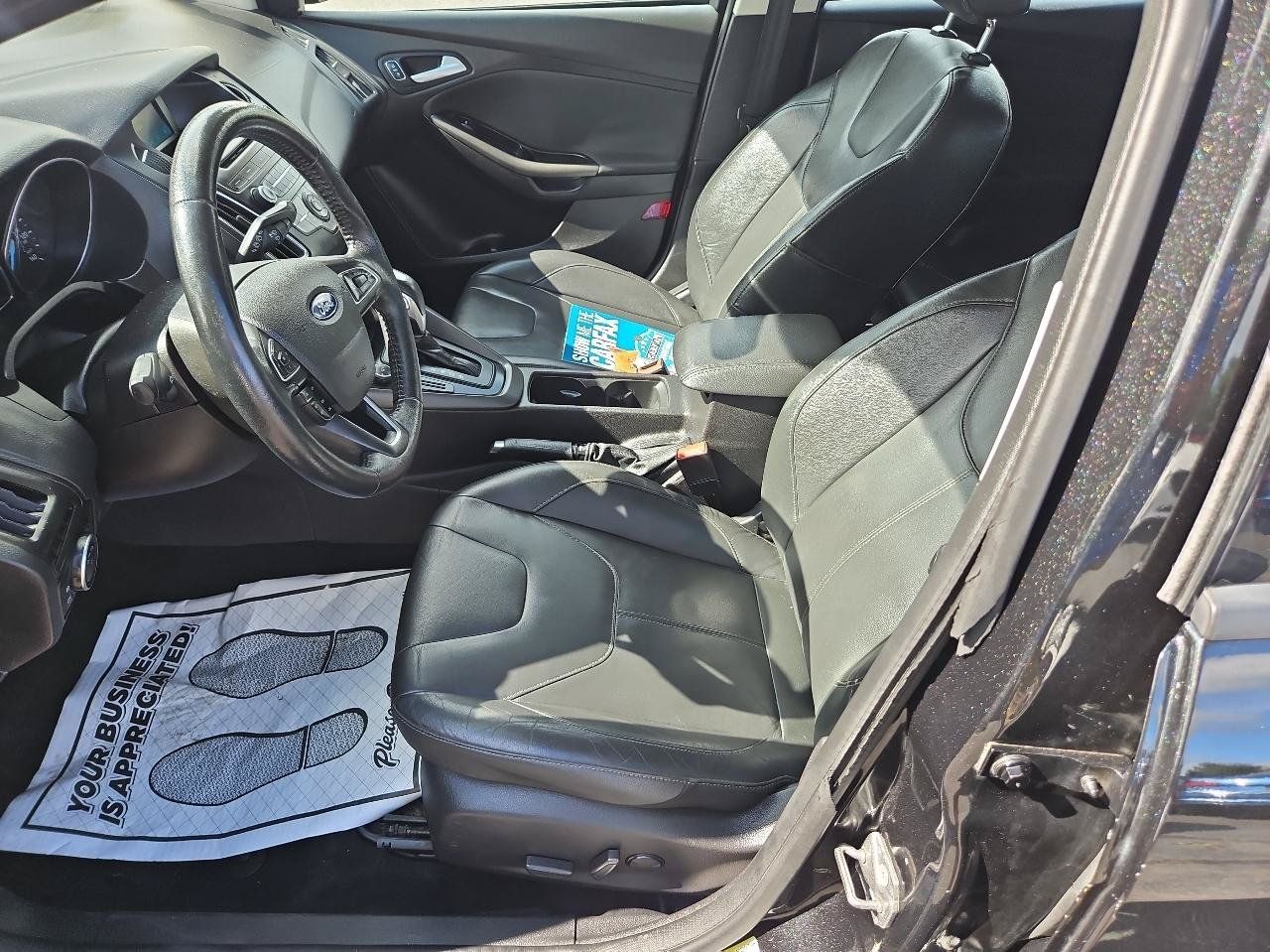 Used 2015 Ford Focus SE w/ Equipment Group 201A FWD image 11