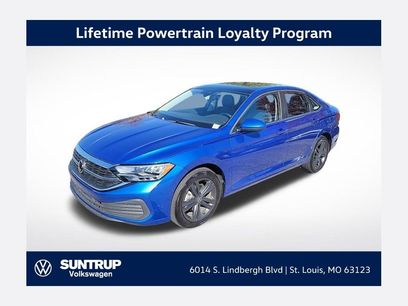 Used 2023 Volkswagen Jetta SE w/ Panoramic Sunroof Package