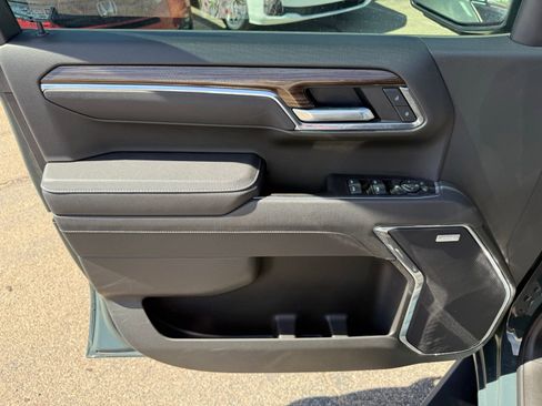 Used 2025 Chevrolet Silverado 1500 LT Trail Boss w/ LT Trail Boss Premium Package image 16