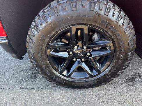 Used 2022 Chevrolet Silverado 1500 LT Trail Boss w/ Convenience Package II image 11