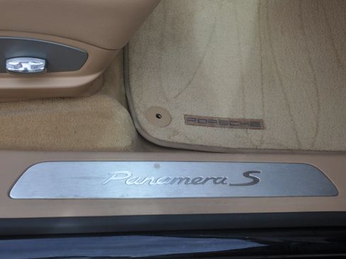 Used 2013 Porsche Panamera 4S image 27