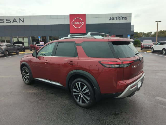 Certified 2025 Nissan Pathfinder Platinum AWD/4WD image 9