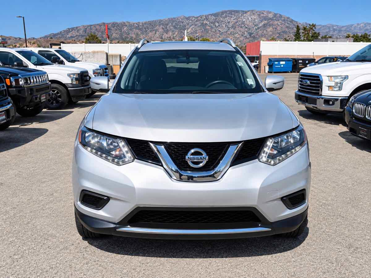 Used 2016 Nissan Rogue SV FWD image 2