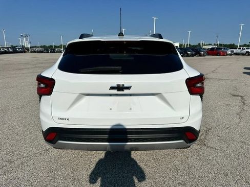 Used 2024 Chevrolet Trax LT FWD image 4