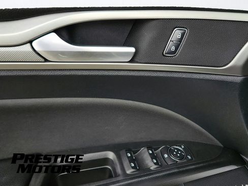 Used 2018 Ford Fusion SE FWD image 13