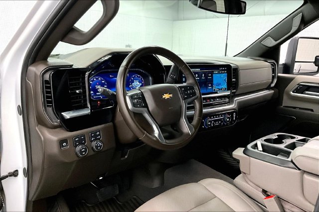 Used 2025 Chevrolet Silverado 3500 LTZ AWD/4WD image 16