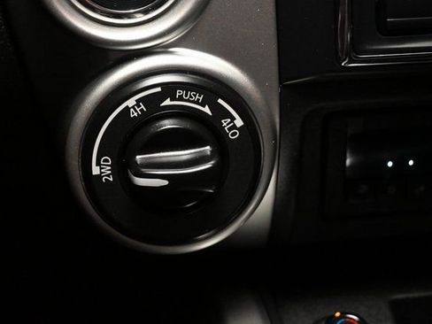 Used 2019 Nissan Titan PRO-4X w/ Pro-4x Convenience Package image 12