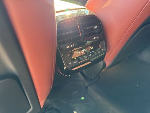 Used 2023 BMW iX xDrive50 w/ Premium Package image 12