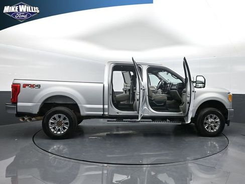 Used 2017 Ford F250 XLT w/ XLT Premium Package image 27