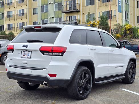 Used 2019 Jeep Grand Cherokee Laredo AWD/4WD image 8