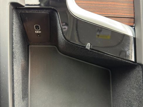 Used 2024 Volvo XC60 T8 Ultimate w/ Protection Package Premier image 33