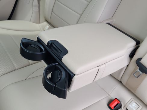 Used 2021 Mercedes-Benz GLC 300 4MATIC image 17
