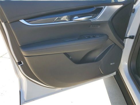 Used 2025 Cadillac XT5 Premium Luxury image 13