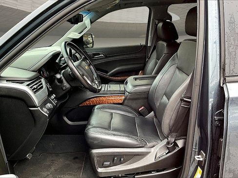Used 2019 Chevrolet Suburban Premier w/ RST 6.2L Performance Edition RWD image 41