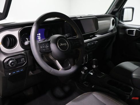 Used 2024 Jeep Wrangler Unlimited w/ Convenience Group image 14