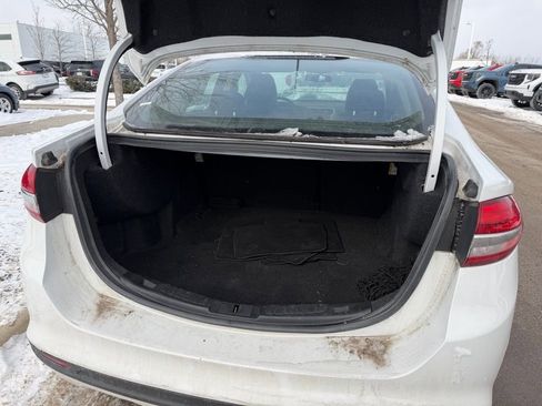 Used 2017 Ford Fusion SE w/ Equipment Group 201A image 6