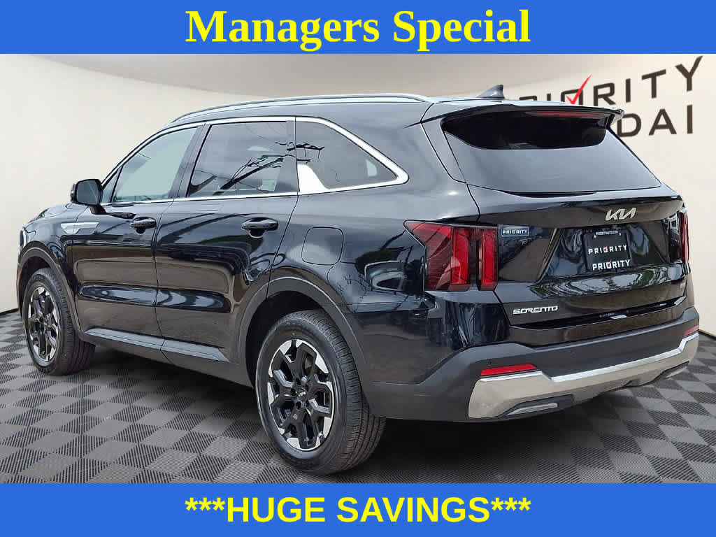 Used 2024 Kia Sorento S AWD/4WD image 6
