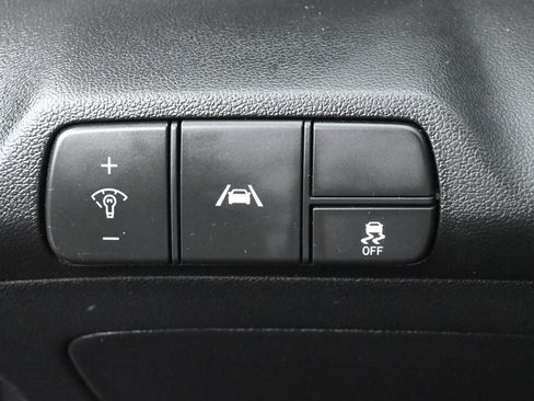 Used 2023 Hyundai Elantra SEL image 12