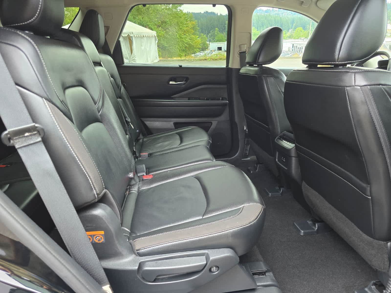 Used 2023 Nissan Pathfinder SL AWD/4WD image 21