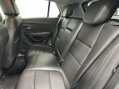 Used 2022 Chevrolet Trax LT w/ Premium Seat Package AWD/4WD image 11