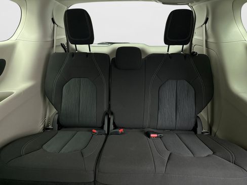 Used 2022 Chrysler Voyager LX FWD image 19
