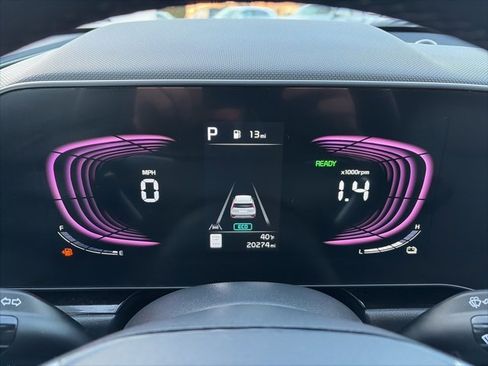 Used 2023 Kia Niro SX image 18