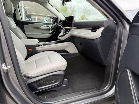 Used 2025 Ford Explorer Active w/ Active Comfort Package AWD/4WD image 10