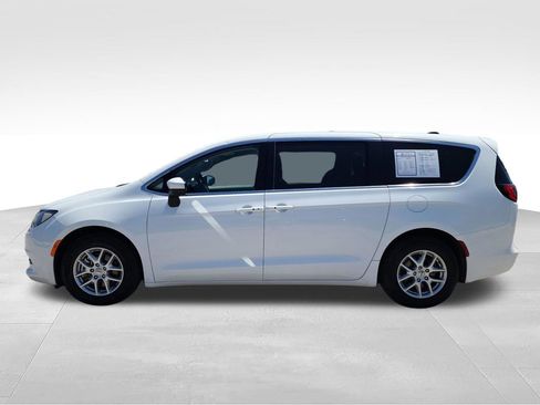 Used 2023 Chrysler Voyager LX FWD image 6