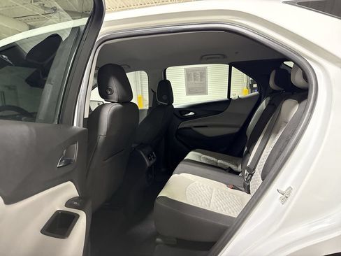 Used 2021 Chevrolet Equinox LS w/ LS Convenience Package FWD image 22