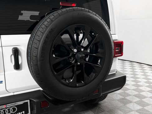 Used 2024 Jeep Wrangler Unlimited Sahara w/ Technology Group image 14