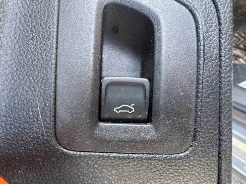 Used 2022 Volkswagen Atlas Cross Sport SEL R-Line AWD/4WD image 10