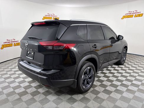 Used 2025 Nissan Rogue SV w/ SV Premium Package image 6