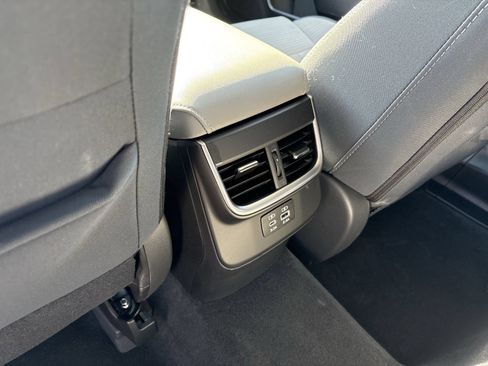 Used 2025 Subaru Outback Premium AWD/4WD image 31