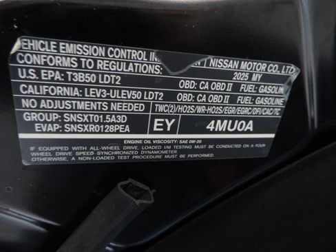Used 2025 Nissan Rogue SL AWD/4WD image 23