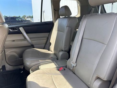 Used 2011 Toyota Highlander SE w/ Tow Pkg AWD/4WD image 14