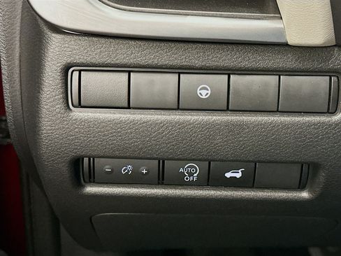Used 2025 Nissan Rogue SV AWD/4WD image 17