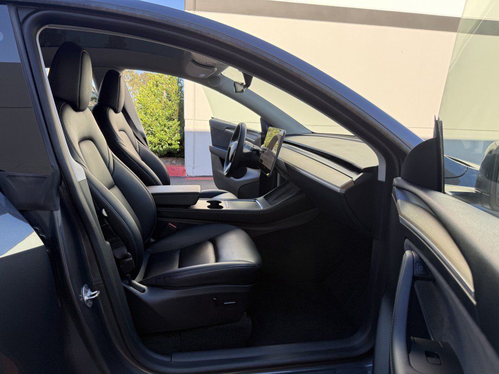 Used 2023 Tesla Model Y Long Range AWD/4WD image 12