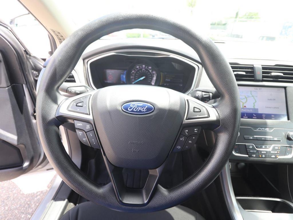 Used 2020 Ford Fusion SE FWD image 17
