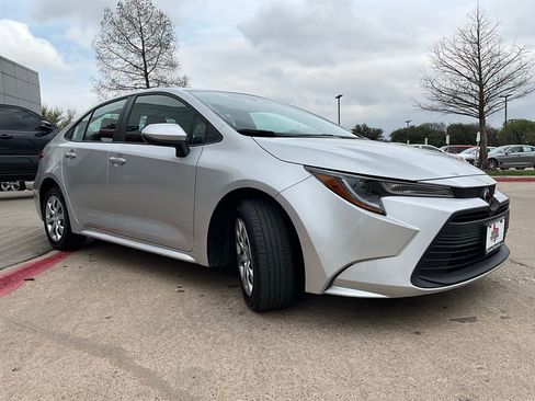 Used 2025 Toyota Corolla LE image 4