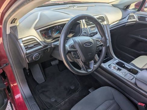Used 2018 Ford Fusion SE w/ Fusion SE Technology Package FWD image 9